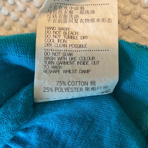 Tout a coup size medium top - Picture 7 of 8